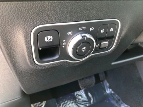 New 2026 Mercedes-Benz GLB 250 4MATIC image 14