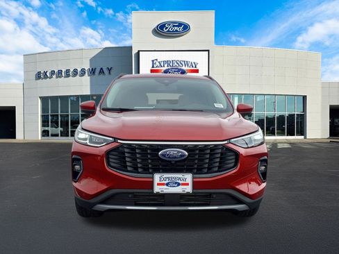 Used 2023 Ford Escape Platinum image 3