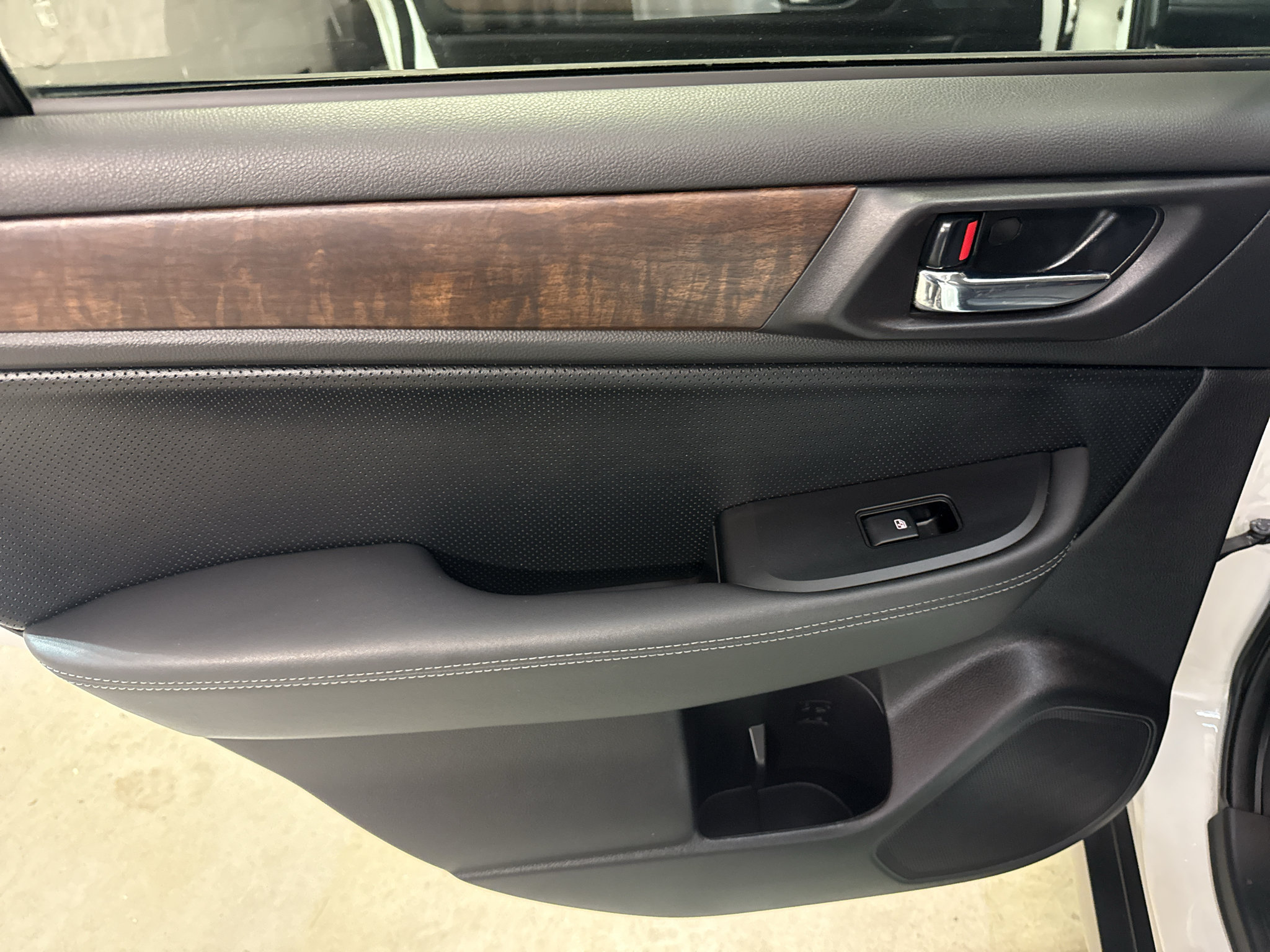 Used 2016 Subaru Outback 2.5i Limited AWD/4WD image 23