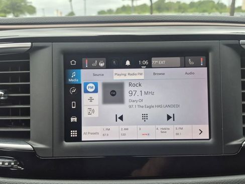 Used 2022 Chrysler Voyager LX image 27