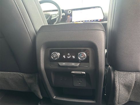 New 2026 Chevrolet Traverse Z71 w/ Driver Confidence Package image 30