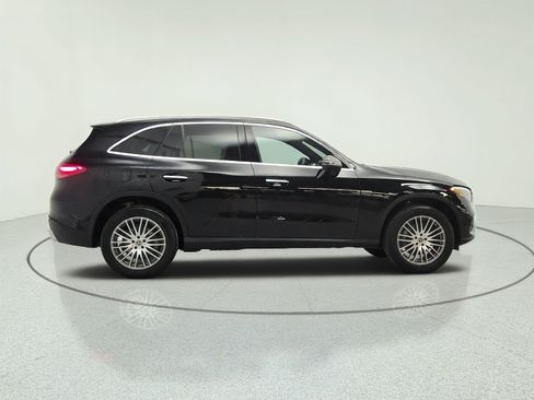 Used 2024 Mercedes-Benz GLC 300 4MATIC image 4
