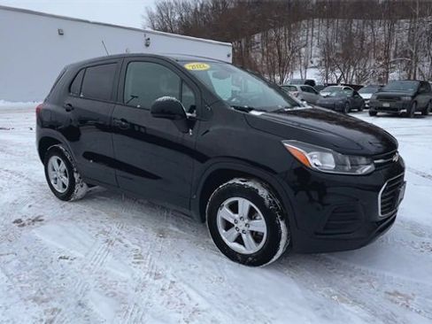 Used 2022 Chevrolet Trax LS w/ Tint and Cruise Package image 2