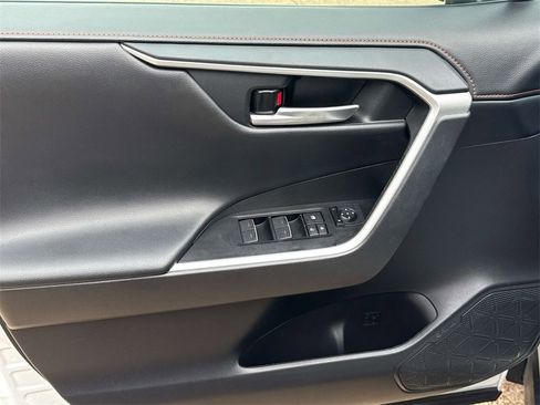 Used 2025 Toyota Corolla SE image 37