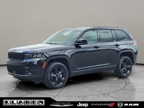 Certified 2024 Jeep Grand Cherokee Altitude AWD/4WD image 1