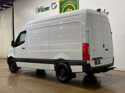Used 2025 Mercedes-Benz Sprinter 2500 image 5