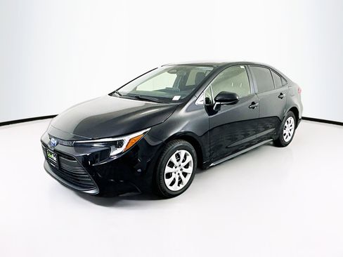Used 2025 Toyota Corolla LE image 3