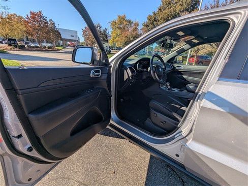 Used 2021 Jeep Grand Cherokee Laredo X image 8