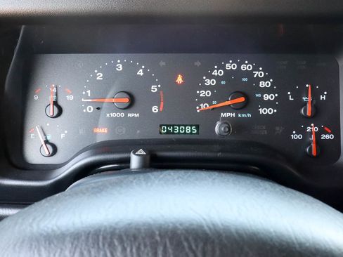 Used 2005 Jeep Wrangler X AWD/4WD image 28