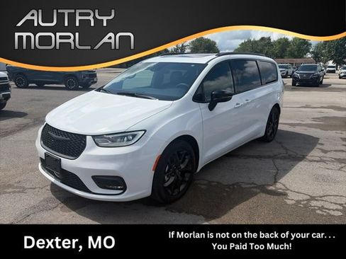 Used 2025 Chrysler Pacifica Limited FWD image 1