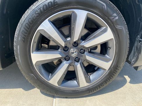 Certified 2025 Honda Pilot Touring image 29