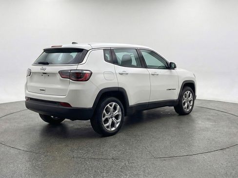Used 2025 Jeep Compass Latitude image 9