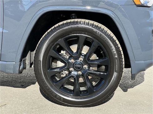 Used 2018 Jeep Grand Cherokee Altitude image 28