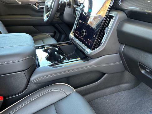 New 2026 GMC Yukon XL Elevation RWD image 17