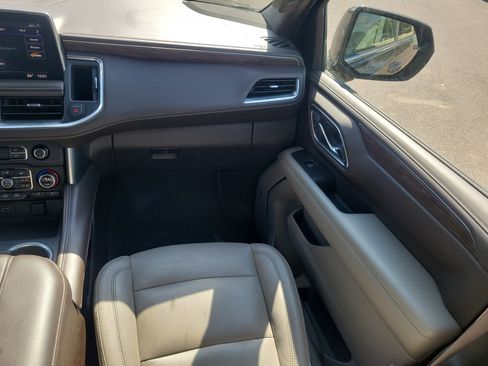 Used 2021 Chevrolet Tahoe LT w/ LT Signature Package RWD image 11