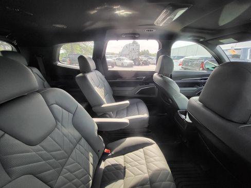 Used 2024 Kia Telluride EX X-Line AWD/4WD image 9