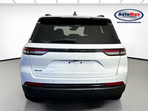 Used 2023 Jeep Grand Cherokee Altitude image 8