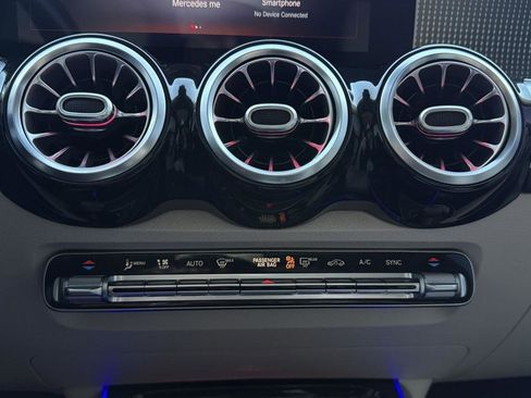 Used 2021 Mercedes-Benz GLB 250 4MATIC w/ Premium Package image 61