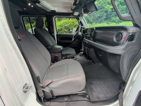 Used 2024 Jeep Wrangler Unlimited Rubicon w/ Technology Group AWD/4WD image 15