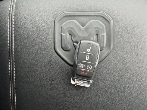 New 2026 RAM 1500 Laramie AWD/4WD image 23