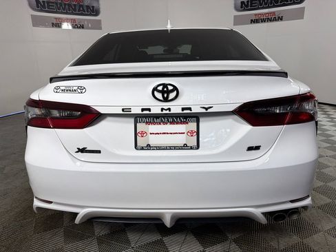Used 2024 Toyota Camry SE image 4
