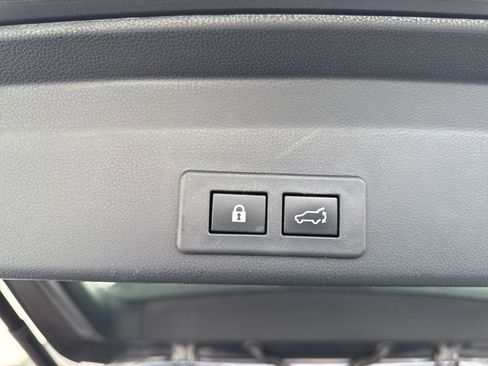 Used 2022 Subaru Ascent Limited w/ Popular Package #4 image 5