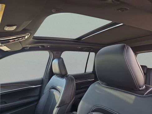 New 2025 Jeep Grand Cherokee Limited RWD image 15