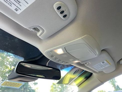 Used 2019 Ford Edge Titanium FWD image 22