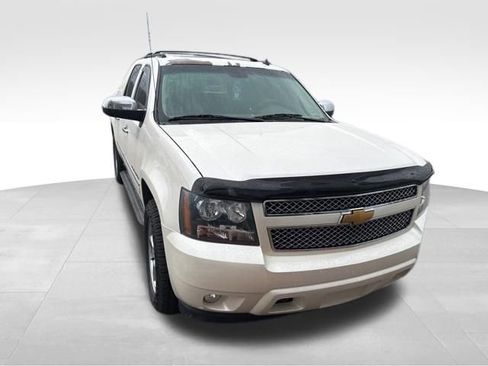 Used 2012 Chevrolet Avalanche LTZ image 3