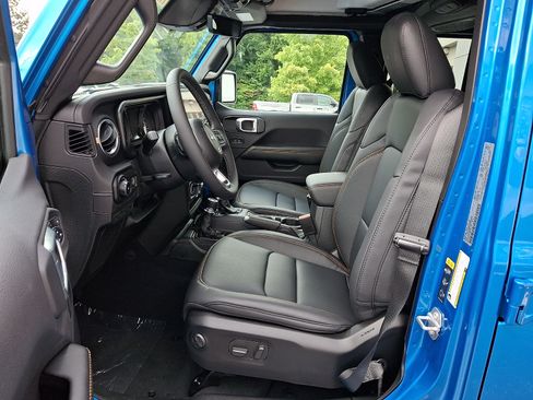 New 2026 Jeep Wrangler Unlimited Sahara AWD/4WD image 9