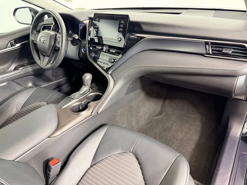 Used 2024 Toyota Camry SE image 29