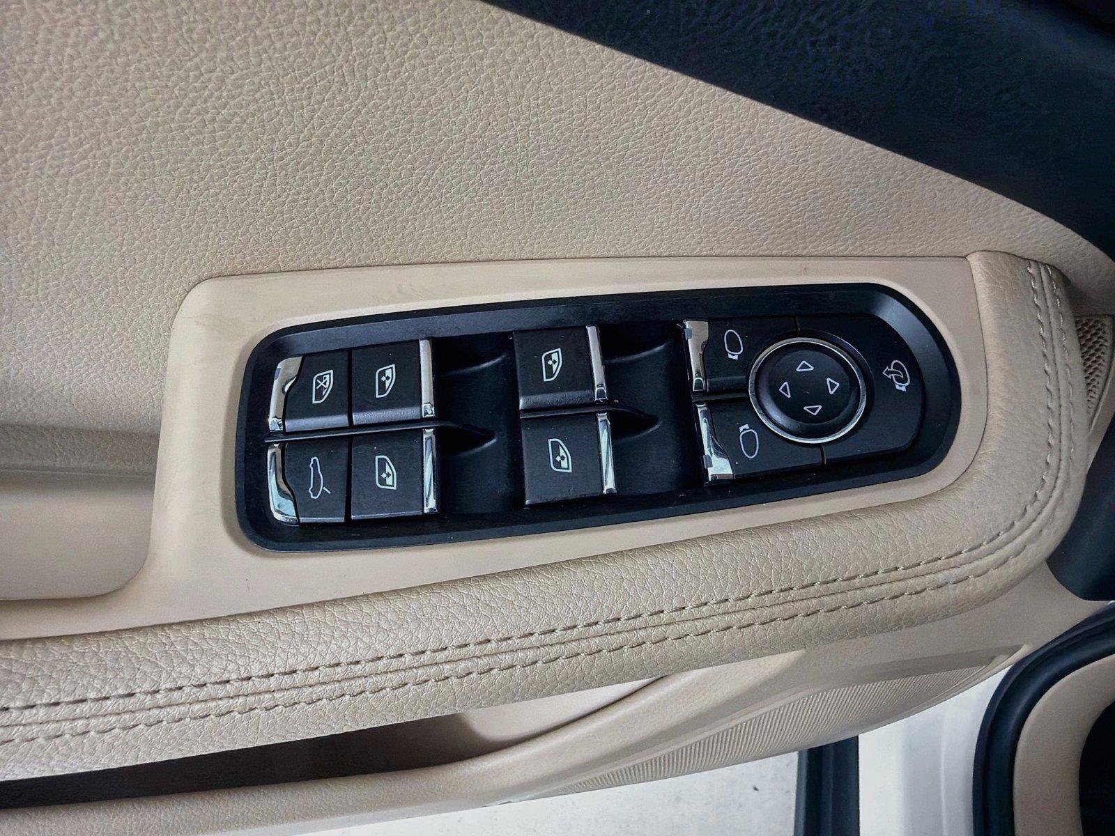 Certified 2023 Porsche Macan AWD/4WD image 9