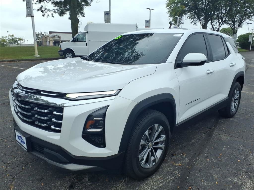 Used 2025 Chevrolet Equinox LT AWD/4WD image 3