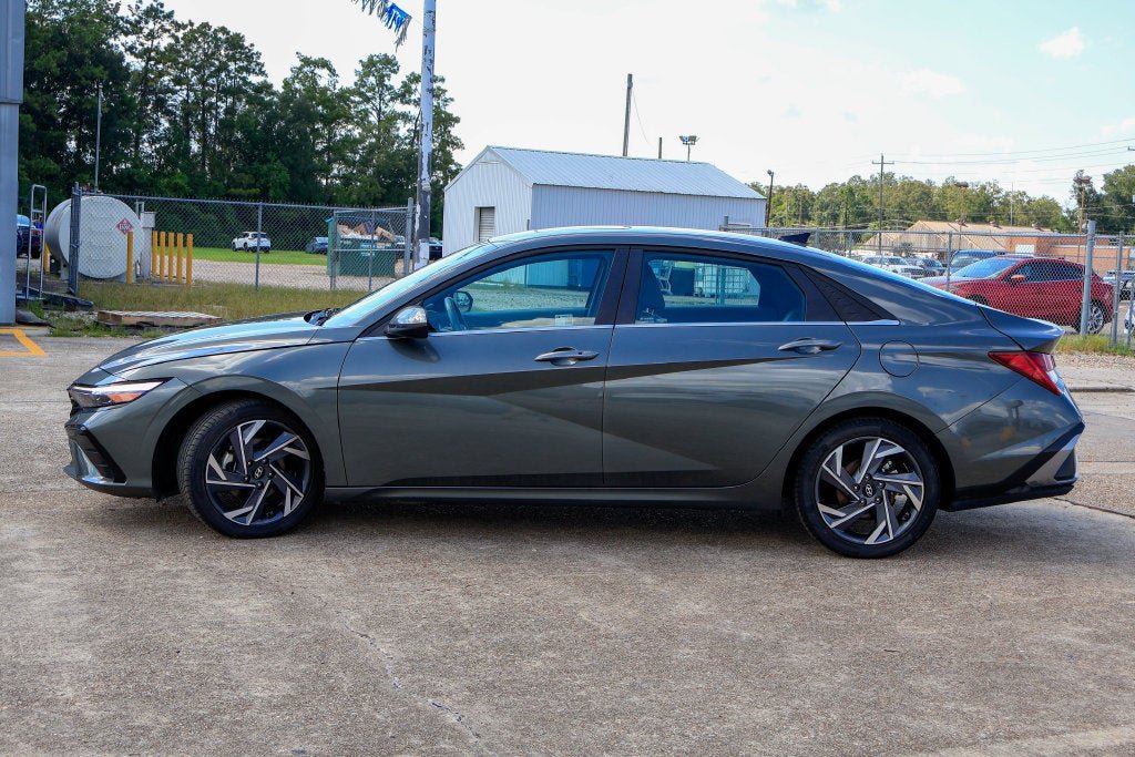 Used 2025 Hyundai Elantra SEL FWD image 25
