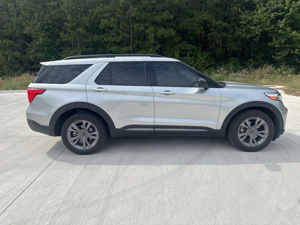 Used 2023 Ford Explorer XLT w/ Equipment Group 202A AWD/4WD image 3