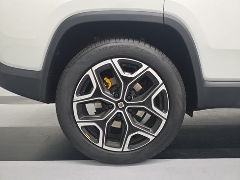 Used 2024 Rivian R1S Adventure AWD/4WD image 12