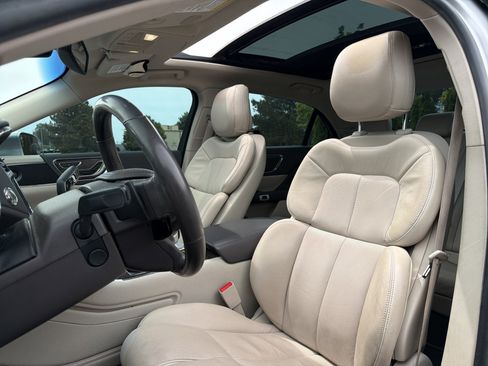 Used 2019 Lincoln Continental Select FWD image 7