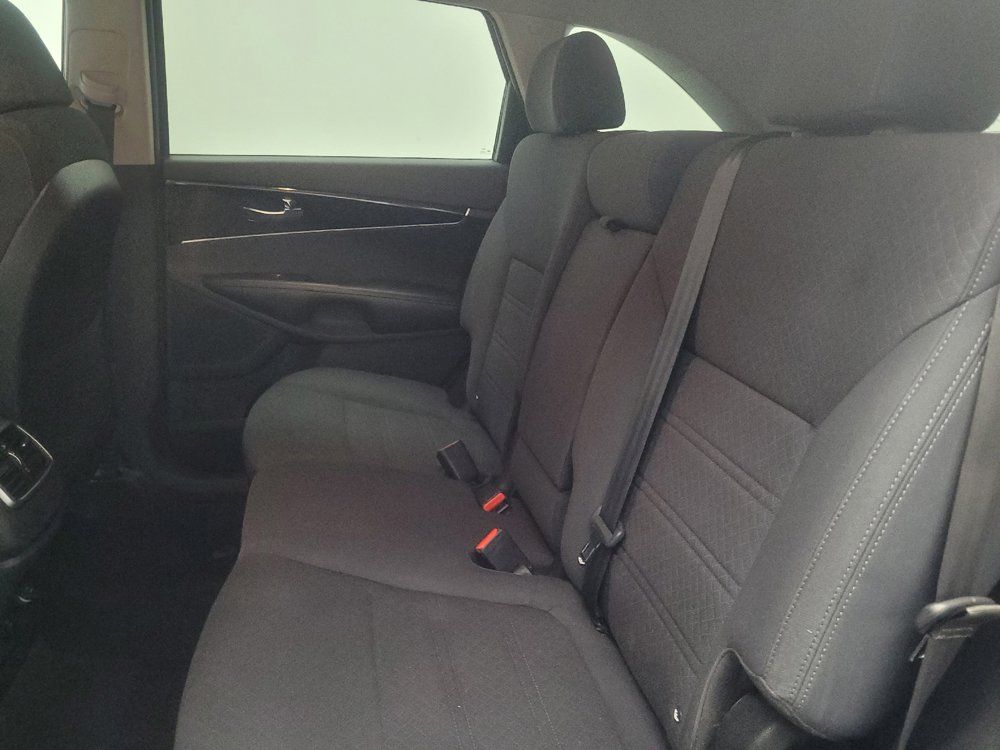Used 2018 Kia Sorento FWD image 18