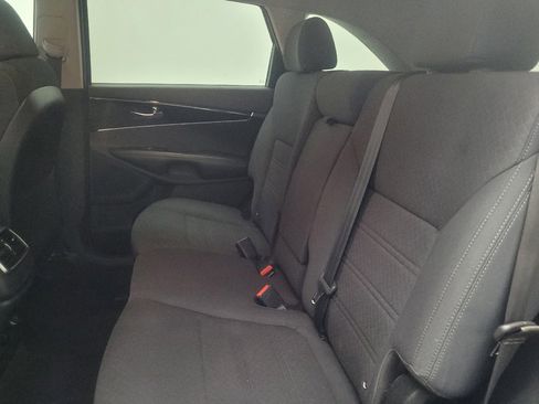Used 2018 Kia Sorento FWD image 18