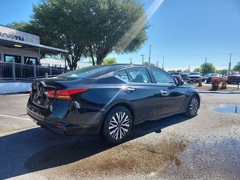 Used 2023 Nissan Altima 2.5 SV image 3