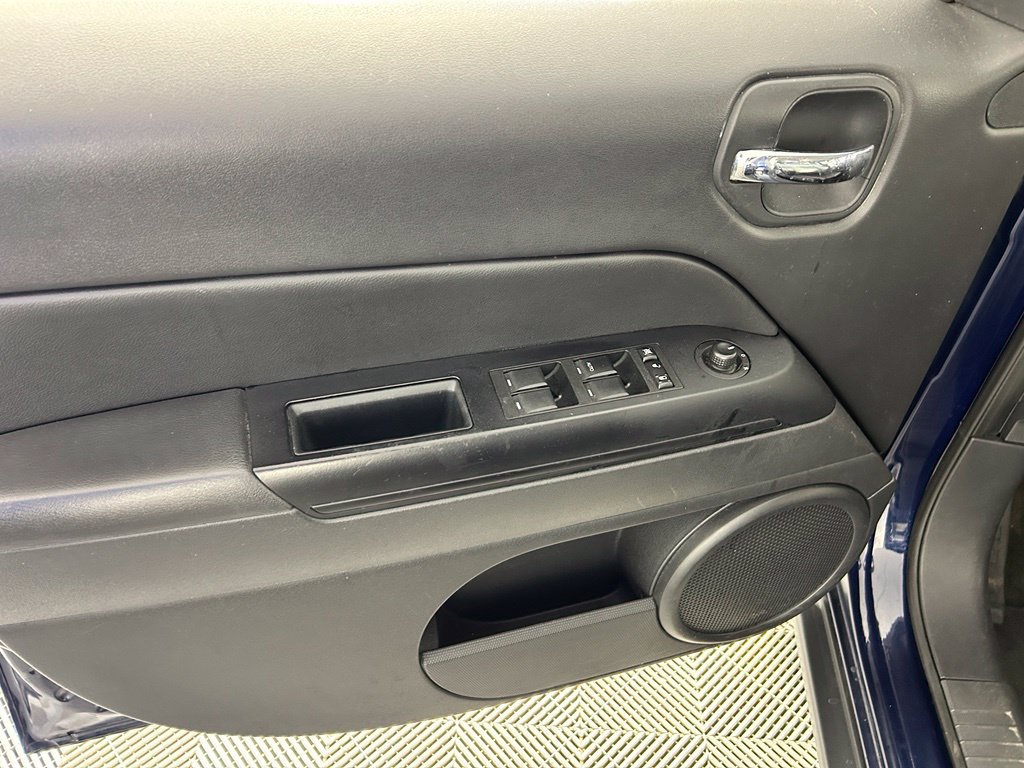 Used 2016 Jeep Patriot High Altitude FWD image 9