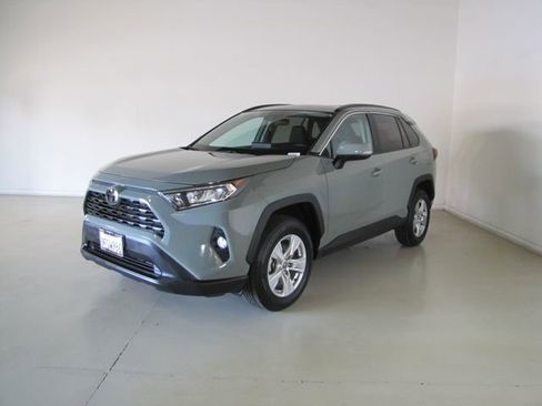 Used 2021 Toyota RAV4 XLE w/ Convenience Package AWD/4WD image 1