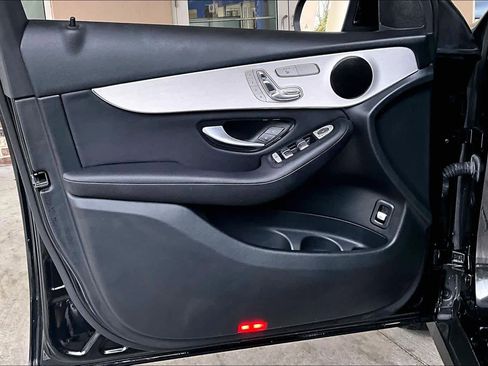 Used 2022 Mercedes-Benz GLC 300 image 21