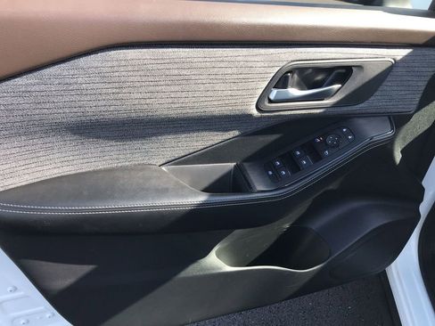 Used 2023 Nissan Rogue SV image 13