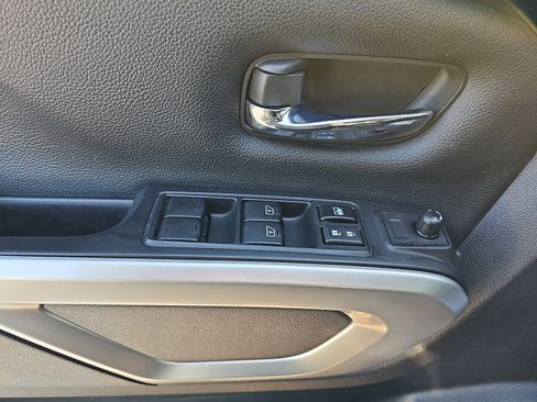 Used 2018 Nissan Titan SV AWD/4WD image 28