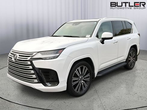 Used 2024 Lexus LX 600 4WD w/ Luxury Package image 1