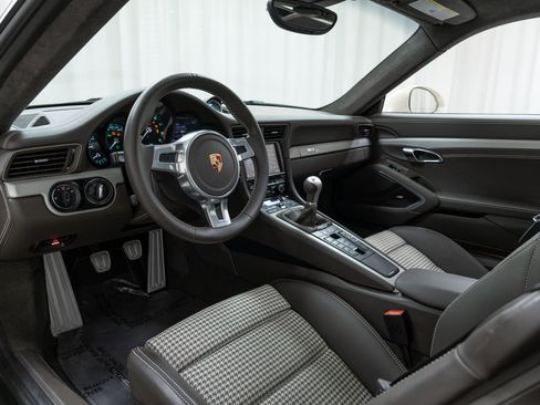 Used 2014 Porsche 911 50th Anniversary Edition RWD image 4