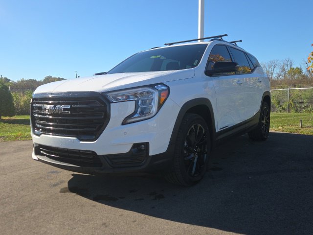 Used 2024 GMC Terrain SLT w/ Tech Package AWD/4WD image 2