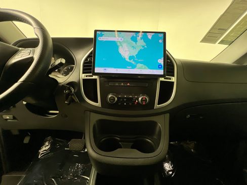 Used 2018 Mercedes-Benz Metris Passenger image 25