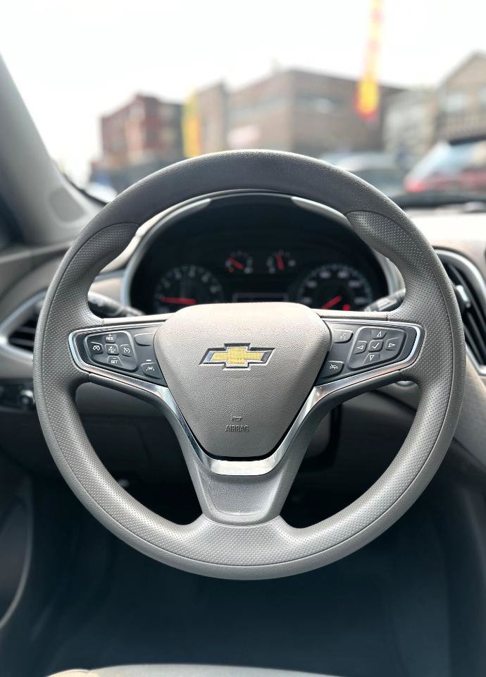 Used 2025 Chevrolet Malibu LT FWD image 12